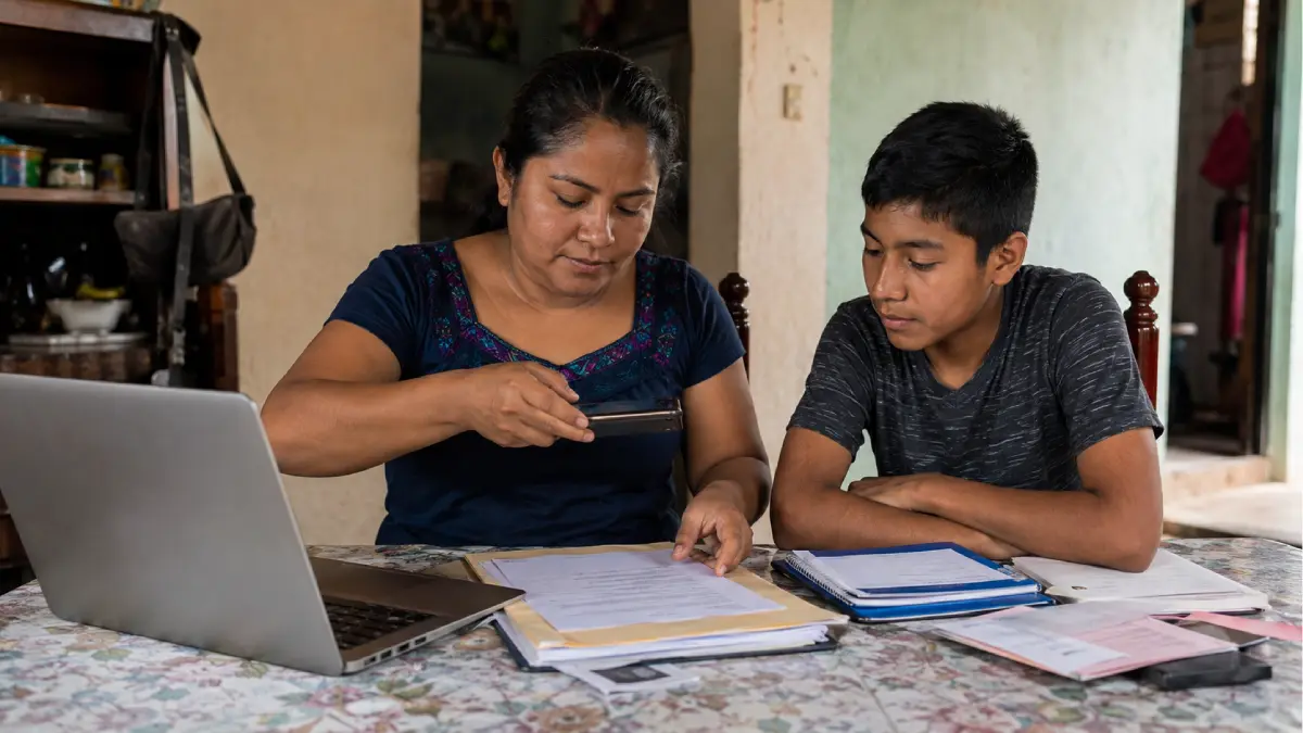 Beca Benito Juárez 2026-2027: documentos que debe digitalizar la mamá o tutor